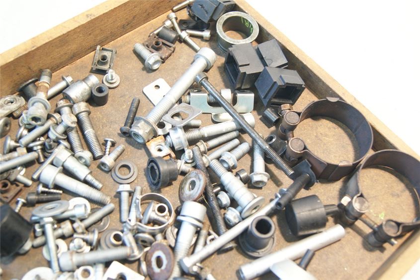 APRILIA DORSODURO 750 SM000 TORNILLOS Y PIEZAS PEQUEÑAS