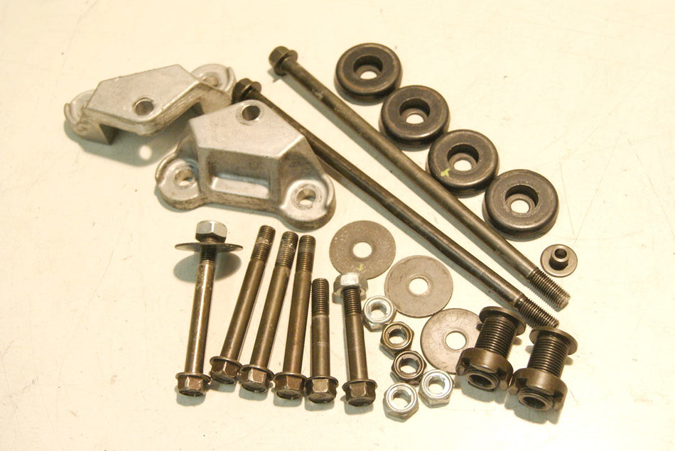 KAWASAKI ZZR 1200 ZXT20C HALTERUNG MOTOR ACHSE BOLZEN