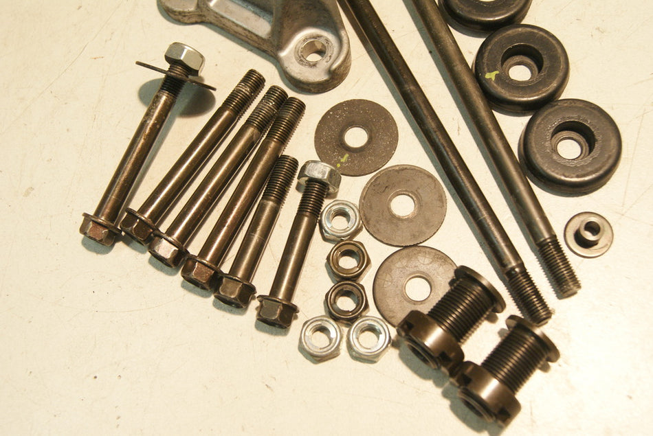 KAWASAKI ZZR 1200 ZXT20C HALTERUNG MOTOR ACHSE BOLZEN