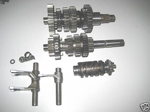 SUZUKI SV 650 AV GETRIEBE GETRIEBEWELLE GEAR 99-02