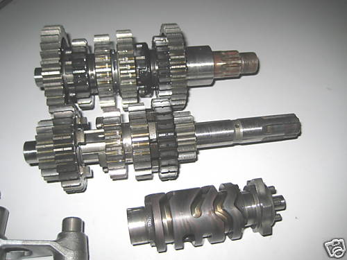 SUZUKI SV 650 AV GETRIEBE GETRIEBEWELLE GEAR 99-02