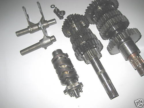 SUZUKI SV 650 AV GETRIEBE GETRIEBEWELLE GEAR 99-02