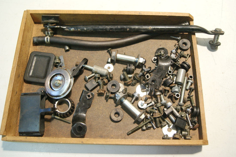 SUZUKI VZ 800 AF MARAUDER TORNILLOS PEQUEÑAS PIEZAS