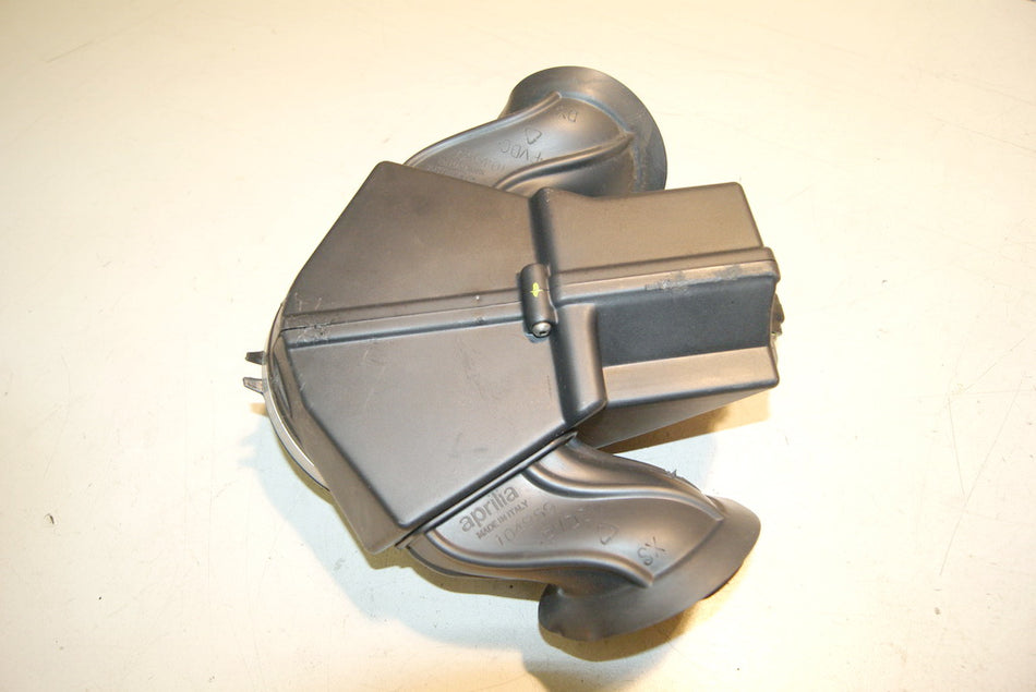 APRILIA RST 1000 FUTURA CONDUCTO DE AIRE CAJA DEL FILTRO DE AIRE MANGUITO DE ADMISIÓN