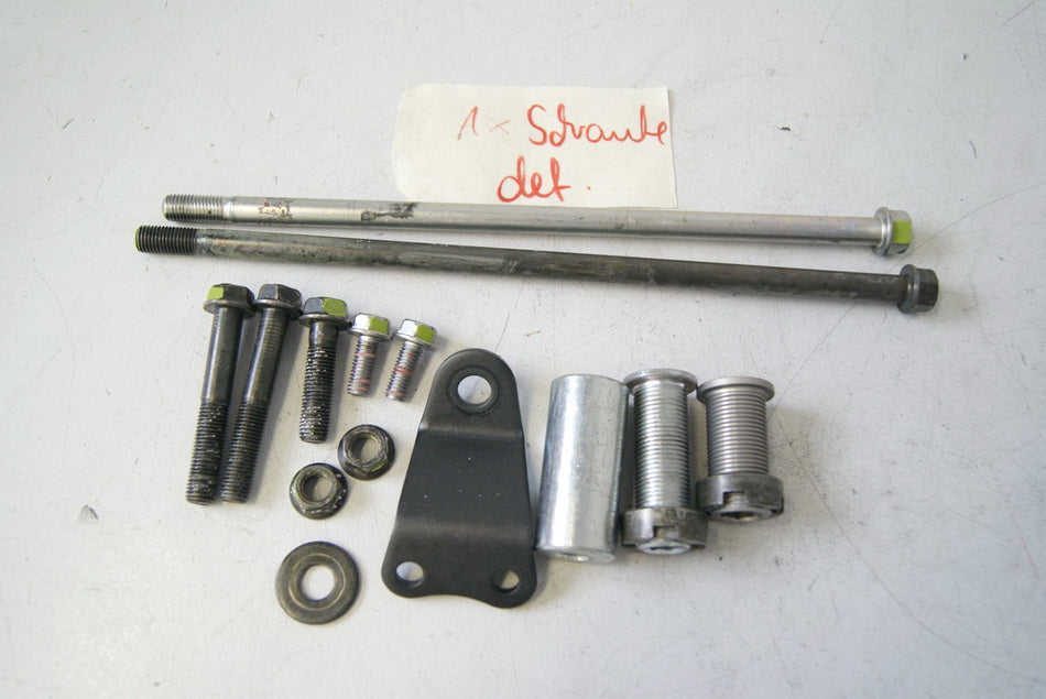 KAWASAKI Z 1000 ZRT00D HALTERUNG MOTOR ACHSE DISTANZEN