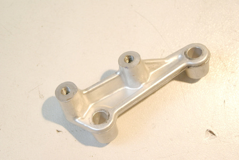 APRILIA RSV 1000 RR ZD4RR SOPORTE BOMBA FRENO TRASERO