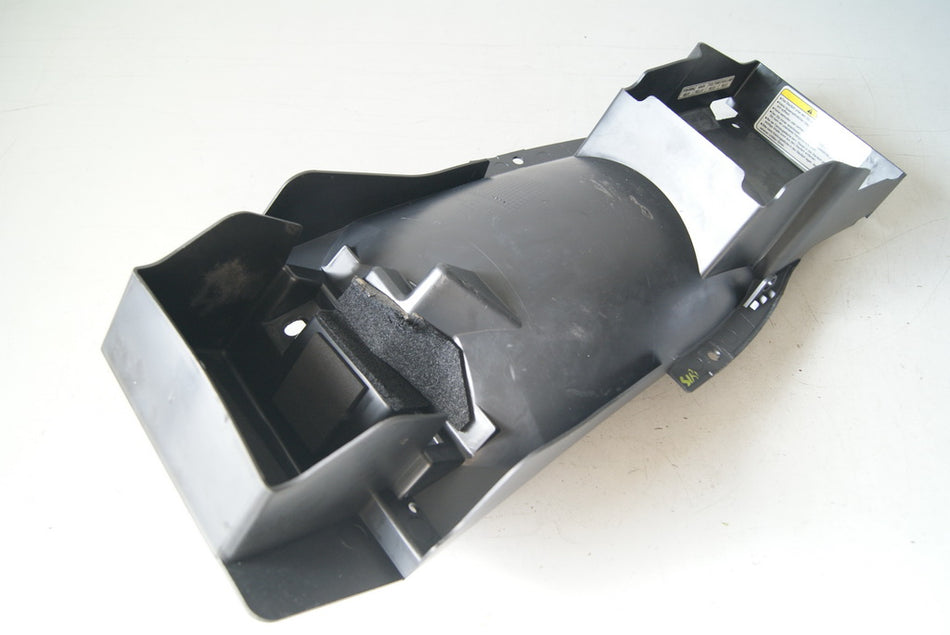 HYOSUNG GT 650 i.R. 51E CUBIERTA INTERIOR TRASERA GUARDABARROS PASO DE RUEDA