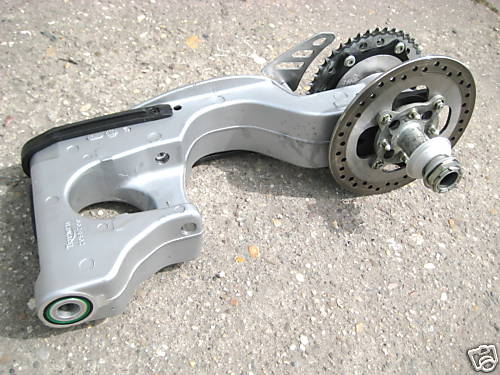 TRIUMPH SPRINT ST T695 955i EINARMSCHWINGE SCHWINGE 99-03
