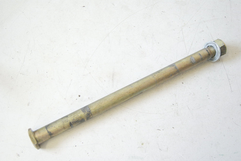 TRIUMPH DAYTONA 600 806LW REAR SPINDLE AXLE