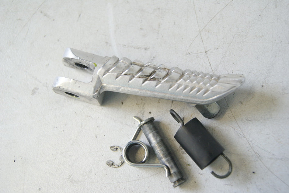 SUZUKI GSX-R 1000 K5/ K6 ESTRIBERA DERECHA CONDUCTOR 05-06