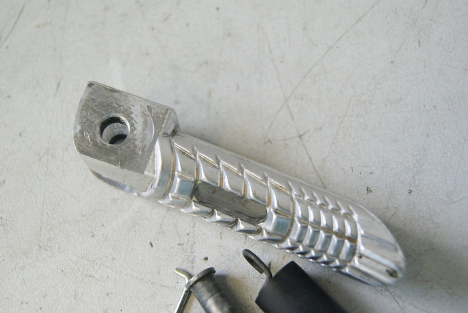 SUZUKI GSX-R 1000 K5/ K6 ESTRIBERA DERECHA CONDUCTOR 05-06