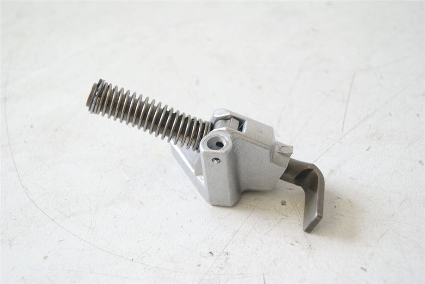 SUZUKI VS 1400 VX51L INTRUDER STEUERKETTENSPANNER FRONT