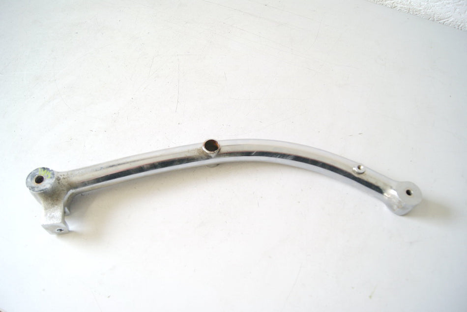 SUZUKI VS 1400 VX51L INTRUDER STREBE RECHTS HALTER FUßRASTE KOTFLÜGEL
