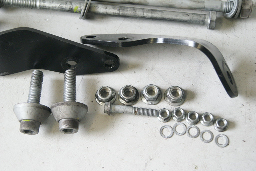 MOTO GUZZI NORGE 1200 ABS ZGULPH01 HALTERUNG MOTOR GETRIEBE ACHSE BUCHSEN