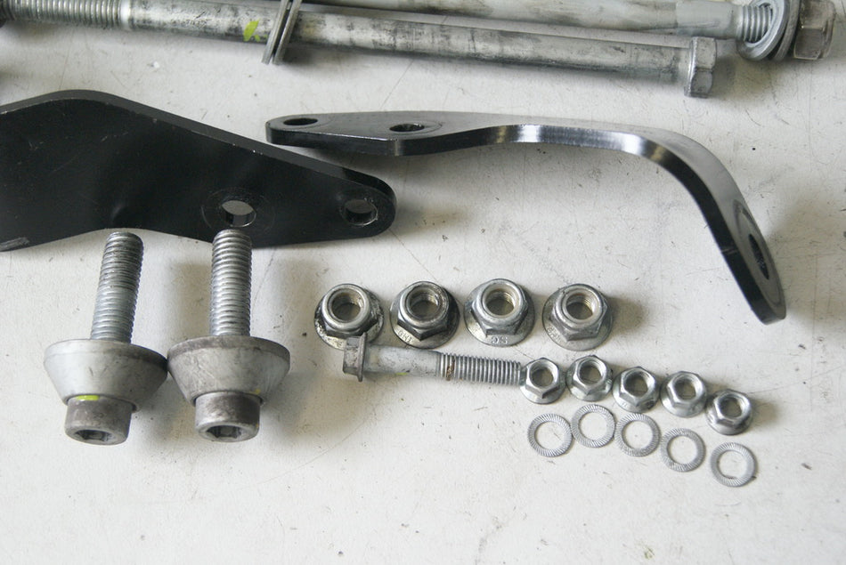MOTO GUZZI NORGE 1200 ABS ZGULPH01 HALTERUNG MOTOR GETRIEBE ACHSE BUCHSEN