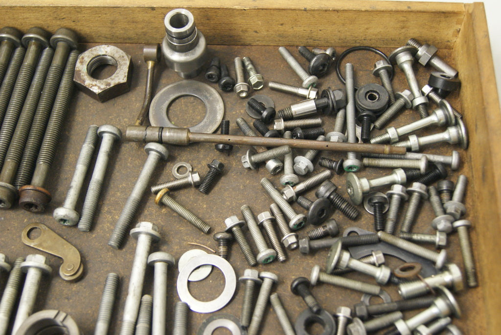 TRIUMPH DAYTONA 600 806LW TORNILLOS PEQUEÑAS PIEZAS MOTOR