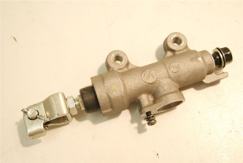 HONDA CBR 125 R JC50 CILINDRO MAESTRO FRENO TRASERO BOMBA DE FRENO