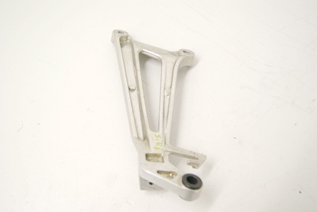 HONDA CBR 125 R JC39 PILLION FOOTREST BRACKET RIGHT