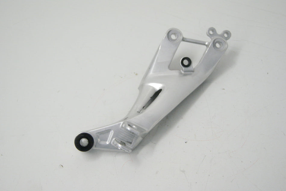 HONDA CBR 1100 XX SC35 SOPORTE ESTRIBERA PASAJERO DERECHO FOOTREST