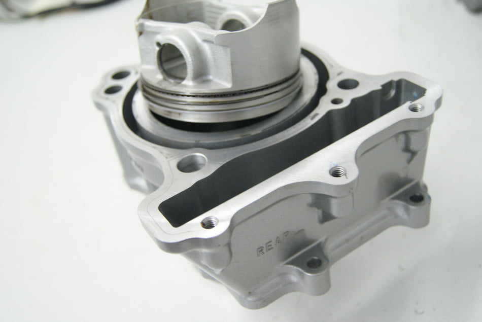 SUZUKI SFV 650 A WVCX GLADIUS ABS ZYLINDER HINTEN KOLBEN CYLINDER PISTON REAR
