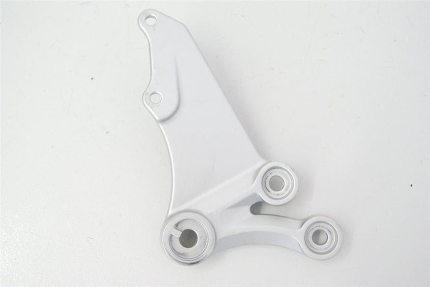 SUZUKI GSX-R 750 WVCW FOOTREST BRACKET RIDER RIGHT FOOTREST
