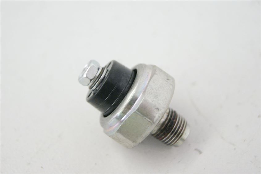 SUZUKI GSX-R 750 WVCW OIL PRESSURE SWITCH