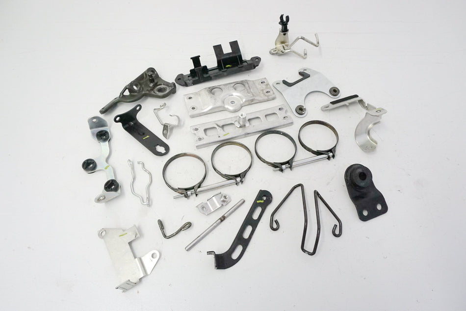 SUZUKI GSX-R 750 WVCW BRACKET & SMALL PARTS MOUNTS
