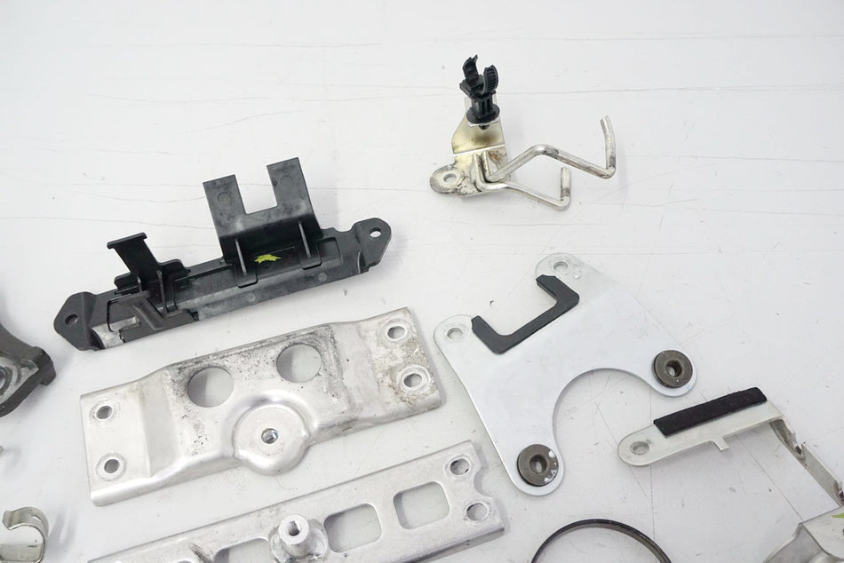 SUZUKI GSX-R 750 WVCW BRACKET & SMALL PARTS MOUNTS