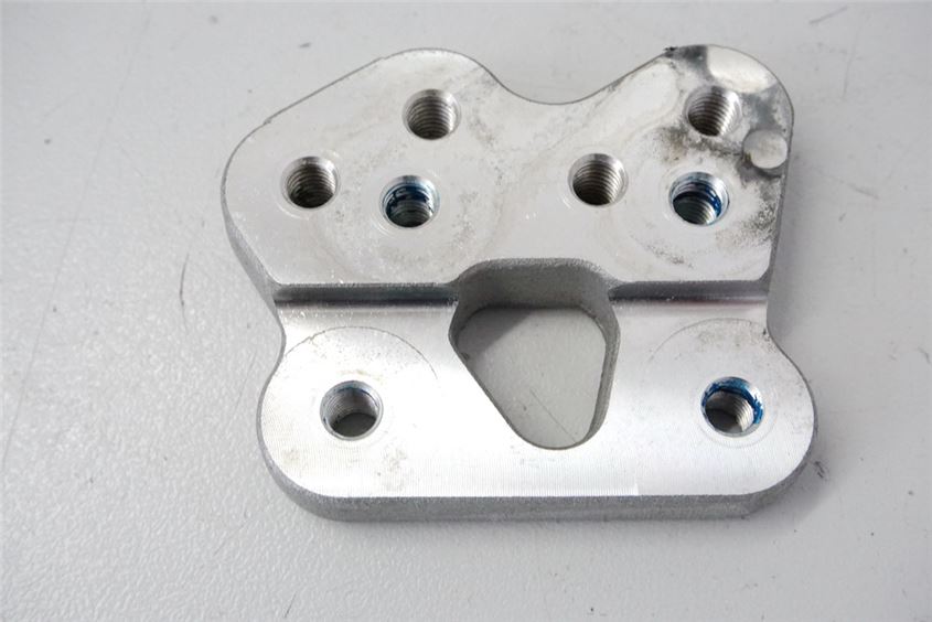 SUZUKI GSX-R 750 WVCW FOOTREST BRACKET HOLDER RIDER RIGHT MOUNT