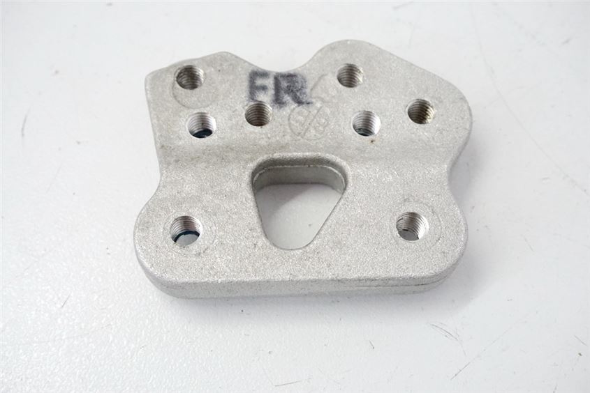 SUZUKI GSX-R 750 WVCW FOOTREST BRACKET HOLDER RIDER RIGHT MOUNT