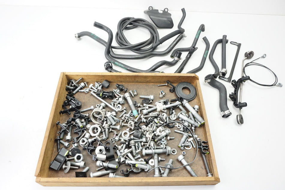 BMW K 1200 R K12R Tornillos Tuercas Piezas Pequeñas Manguera (para carenado del chasis)
