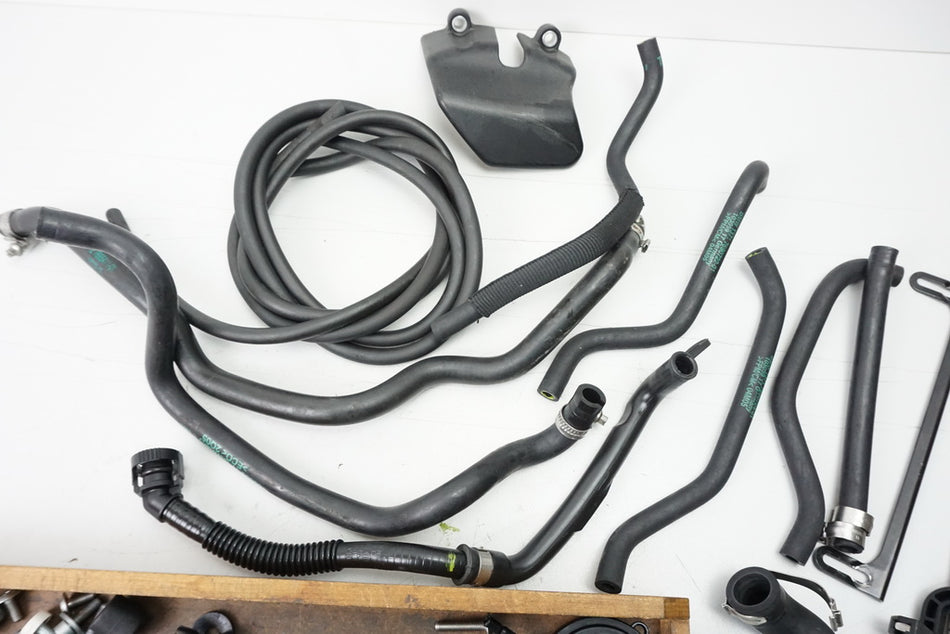 BMW K 1200 R K12R Tornillos Tuercas Piezas Pequeñas Manguera (para carenado del chasis)