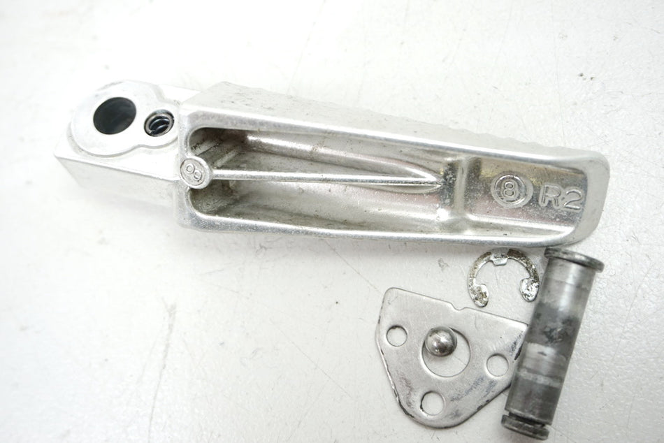 SUZUKI GSX-R 600 WVCV FUßRASTE SOZIUS RECHTS FOOTREST