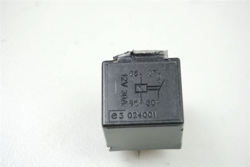 TRIUMPH SPEED TRIPLE 955 i 595 N RELAIS 12V 30A
