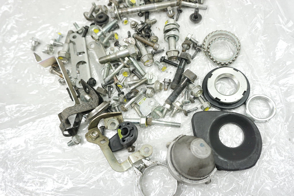 HONDA NSC 50 WH AF72 VISION Tornillos Tuercas Piezas pequeñas Soporte para chasis