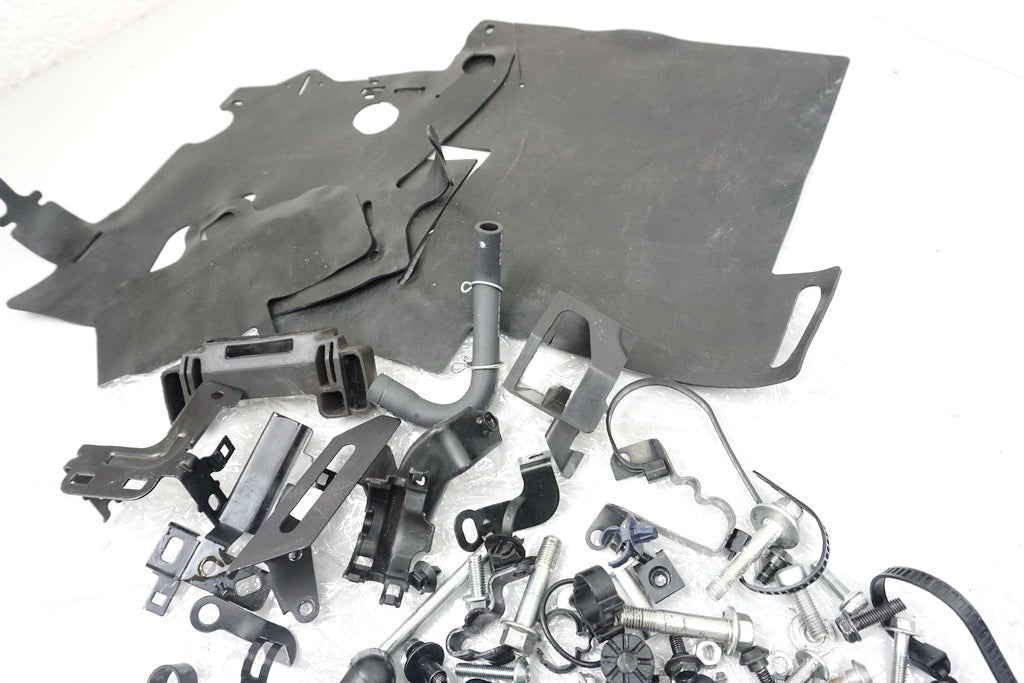 HONDA CB 500 FA ABS PC45 TORNILLOS Y PIEZAS PEQUEÑAS SOPORTE