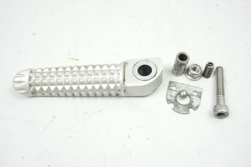YAMAHA R6 RJ05/ RJ09 FUßRASTE SOZIUS LINKS FOOTREST