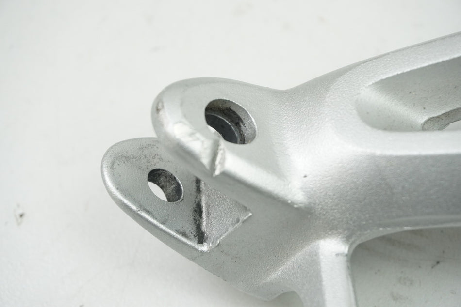 SUZUKI GSX-R 600 WVCE FUßRASTENTRÄGER SOZIUS LINKS FOOTREST