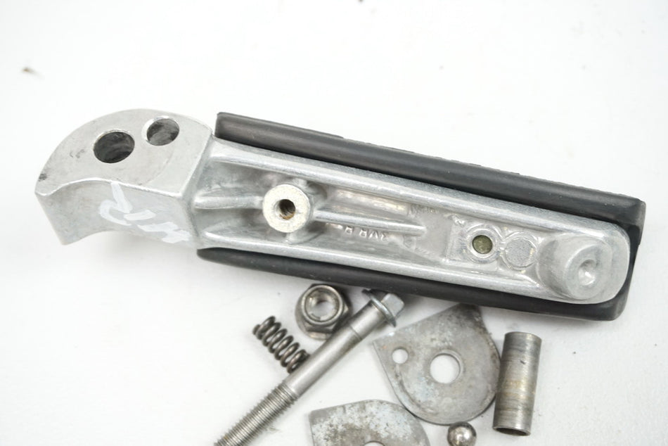 YAMAHA TDM 850 4TX FUßRASTE SOZIUS RECHTS FOOTREST