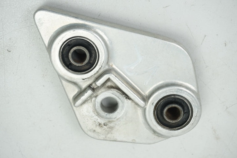 YAMAHA TDM 850 4TX FOOTREST HANGER RIDER RIGHT FOOTREST