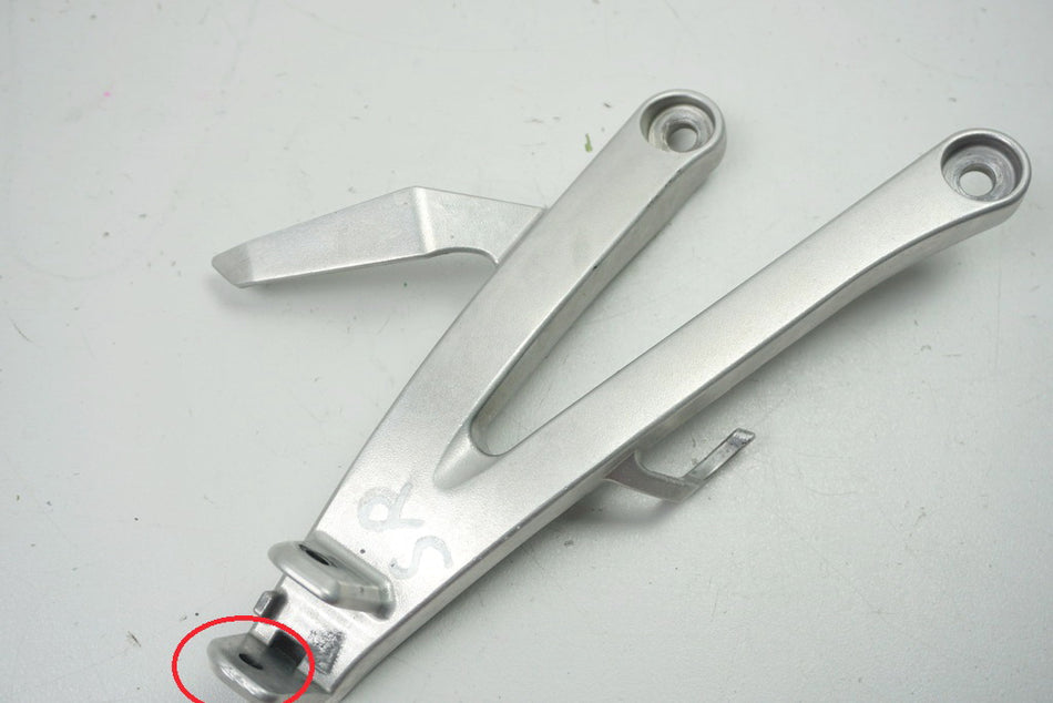 HONDA CBR 600 RR PC40 FUßRASTENTRÄGER SOZIUS RECHTS