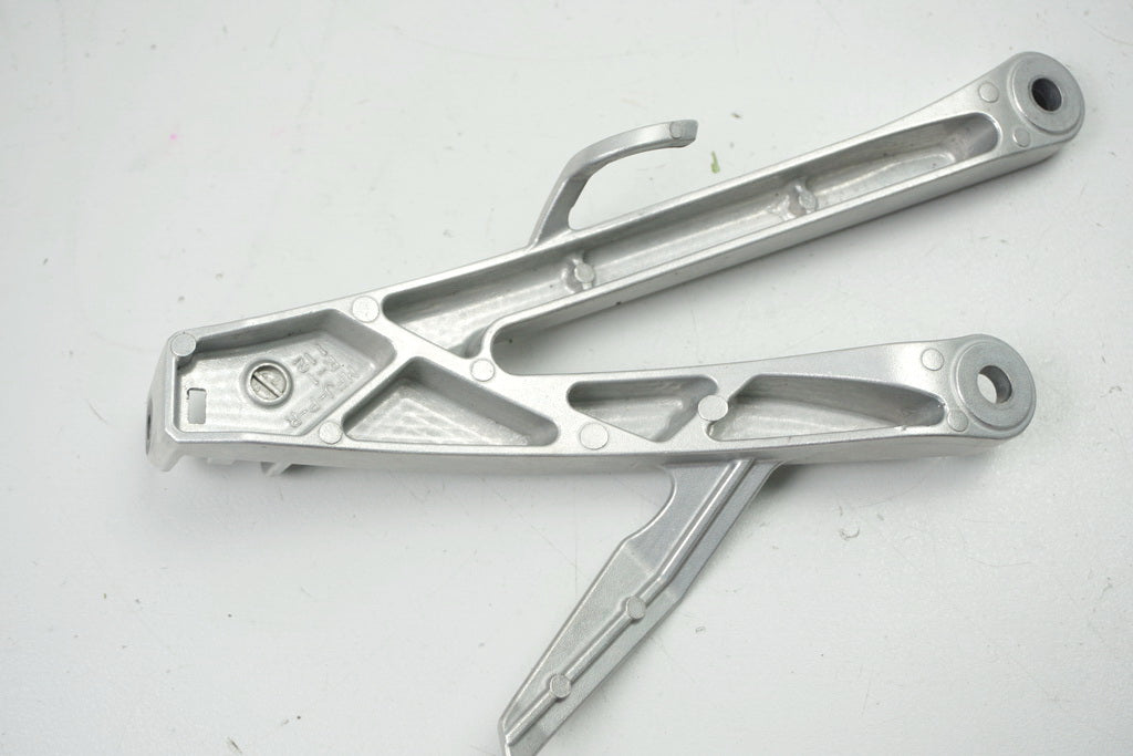 HONDA CBR 600 RR PC40 FUßRASTENTRÄGER SOZIUS RECHTS