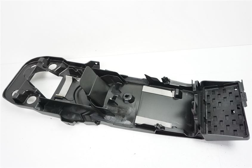 SUZUKI GSX-R 750 WVCW REAR FENDER INNER FAIRING