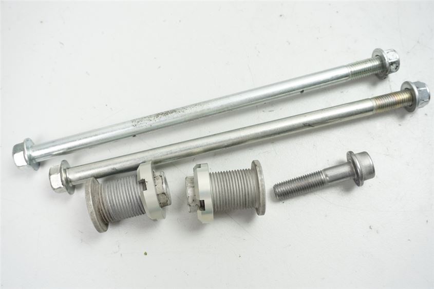 SUZUKI GSX-R 750 WVCW EJE MOTOR TORNILLOS PERNOS SOPORTES ESPACIADORES