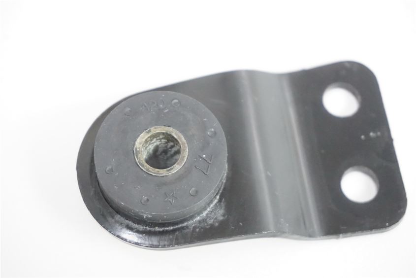 SUZUKI GSX-R 750 WVCW EXHAUST BRACKET