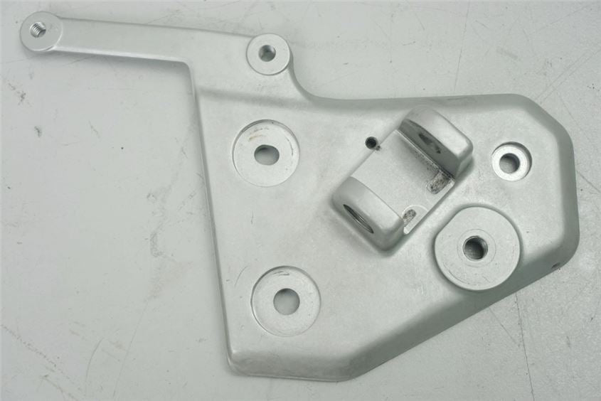 TRIUMPH TIGER 1050 115NG FUßRASTENTRÄGER FAHRER LINKS FOOTREST