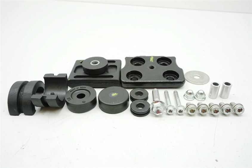 SUZUKI VL 800 C WVBM JS1BM11 INTRUDER HALTERUNG TANK GUMMIS SCHRAUBEN
