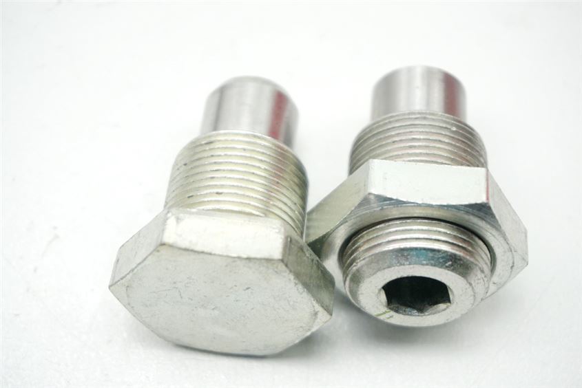 SUZUKI VL 800 C WVBM JS1BM11 INTRUDER SCREWS SWINGARM CENTERING BOLT