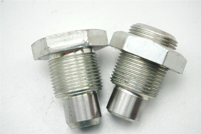 SUZUKI VL 800 C WVBM JS1BM11 INTRUDER SCHRAUBEN SCHWINGE ZENTRIERUNG BOLZEN