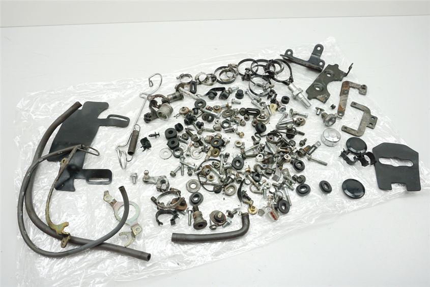 HONDA VT 750 C2 SHADOW RC44 TORNILLOS Y PIEZAS PEQUEÑAS